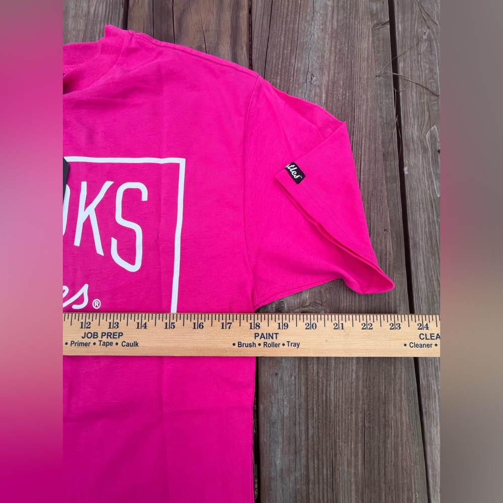 Women's CROOKS & CASTLES Hot Pink Shortsleeved T-Shirt Streetwear NWT - Picture 4 of 5
